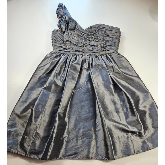 Maggy London Silver Gray Metallic Crinkle Sweetheart Shoulder Rosette Dress 14 ^ - Picture 8 of 9